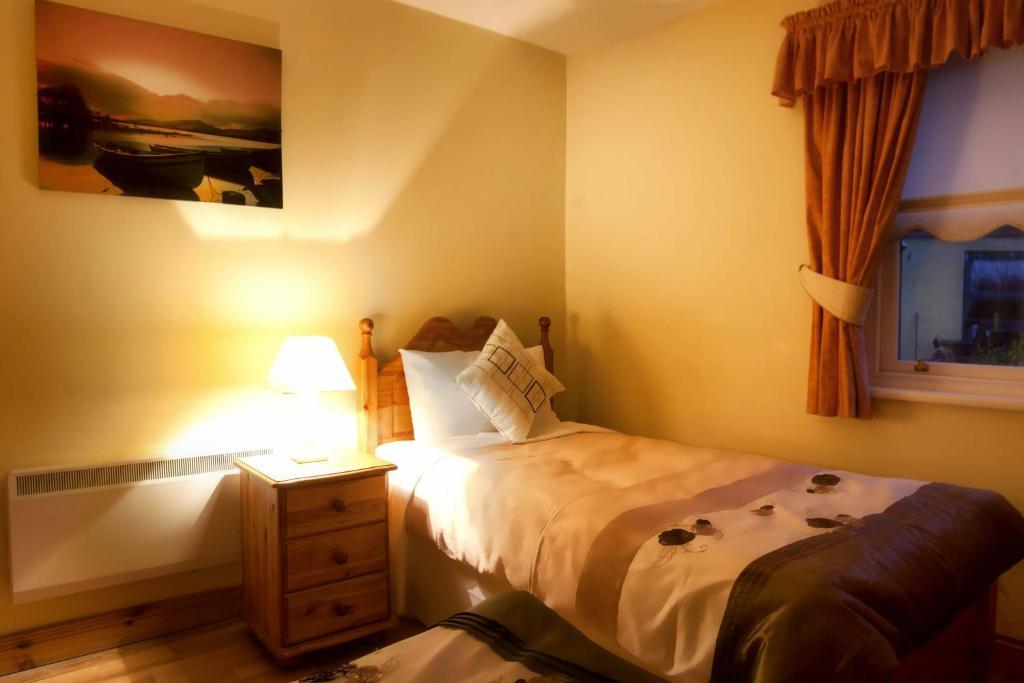 Mccarthy'S Lodge B&B Westport Szoba fotó