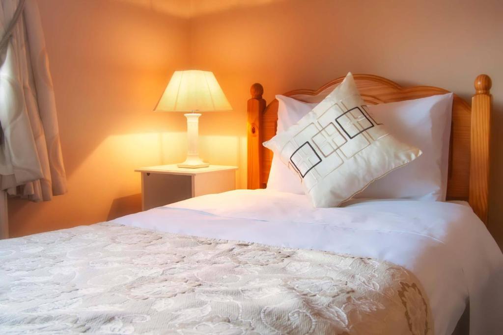 Mccarthy'S Lodge B&B Westport Szoba fotó